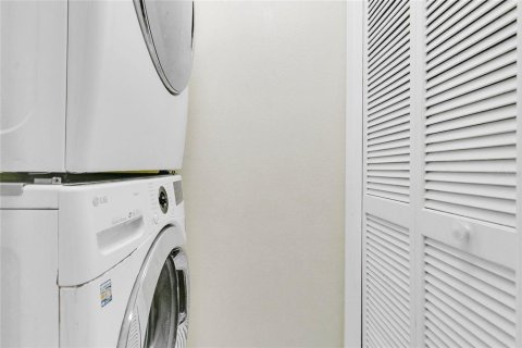 Condo in Orlando, Florida, 3 bedrooms № 2409814 - photo 24