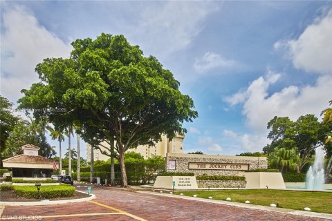 Condo in Miami, Florida, 1 bedroom  № 1763369 - photo 11