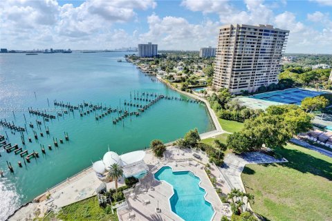 Condo in Miami, Florida, 1 bedroom  № 1763369 - photo 8