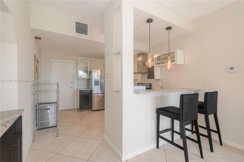 Condo in Miami, Florida, 1 bedroom  № 1763369 - photo 26