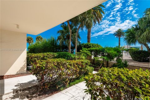 Condo in Miami, Florida, 1 bedroom  № 1763369 - photo 13