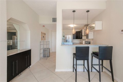 Condo in Miami, Florida, 1 bedroom  № 1763369 - photo 27