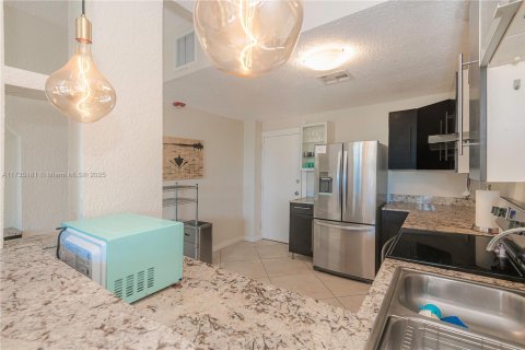 Condo in Miami, Florida, 1 bedroom  № 1763369 - photo 25