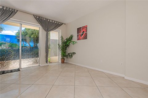 Condo in Miami, Florida, 1 bedroom  № 1763369 - photo 17