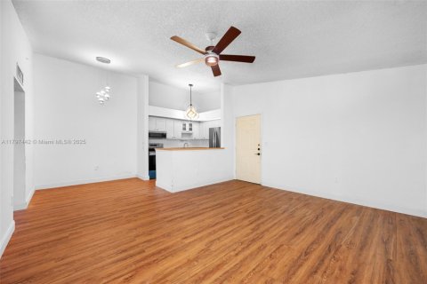 Купить кондоминиум в Майами, Флорида 2 спальни, 93.65м2, № 1971316 - фото 6