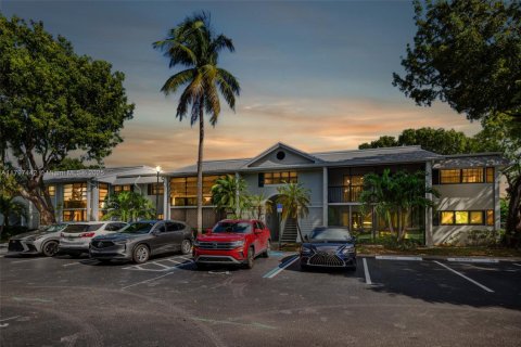 Купить кондоминиум в Майами, Флорида 2 спальни, 93.65м2, № 1971316 - фото 1