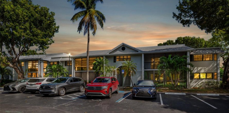 Кондоминиум с 2 спальнями в Майами, Флорида № 1971316