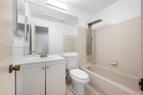 Купить кондоминиум в Майами, Флорида 2 спальни, 93.65м2, № 1971316 - фото 12