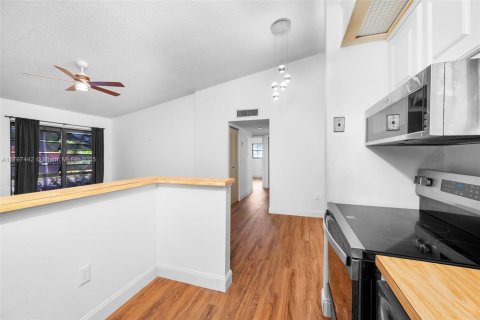 Купить кондоминиум в Майами, Флорида 2 спальни, 93.65м2, № 1971316 - фото 10