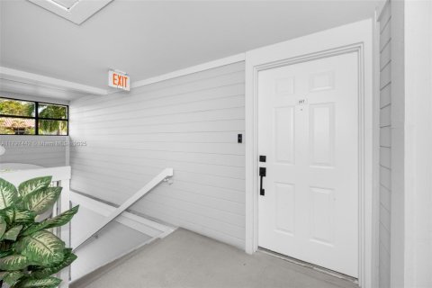 Купить кондоминиум в Майами, Флорида 2 спальни, 93.65м2, № 1971316 - фото 4