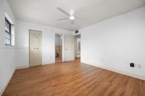 Купить кондоминиум в Майами, Флорида 2 спальни, 93.65м2, № 1971316 - фото 14