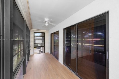 Купить кондоминиум в Майами, Флорида 2 спальни, 93.65м2, № 1971316 - фото 22