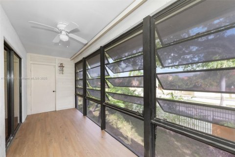 Купить кондоминиум в Майами, Флорида 2 спальни, 93.65м2, № 1971316 - фото 20