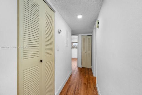 Купить кондоминиум в Майами, Флорида 2 спальни, 93.65м2, № 1971316 - фото 11