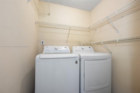 Купить кондоминиум в Майами, Флорида 2 спальни, 93.65м2, № 1971316 - фото 23