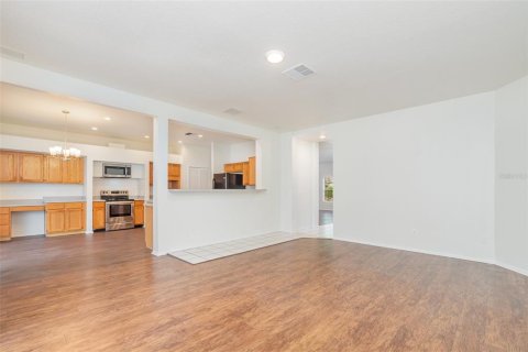 Casa en venta en Apopka, Florida, 4 dormitorios, 257.43 m2 № 1904542 - foto 5