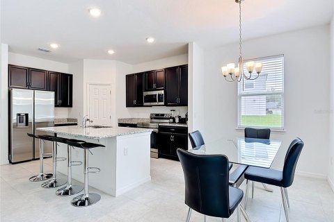 Villa ou maison à vendre à Poinciana, Floride: 4 chambres, 167.32 m2 № 2105172 - photo 3
