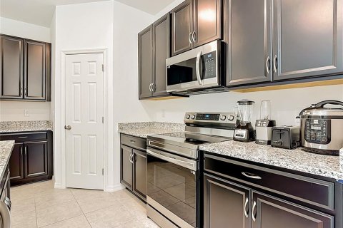 Villa ou maison à vendre à Poinciana, Floride: 4 chambres, 167.32 m2 № 2105172 - photo 5