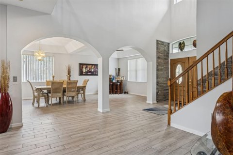 House in Tampa, Florida 5 bedrooms, 365.38 sq.m. № 2111123 - photo 7