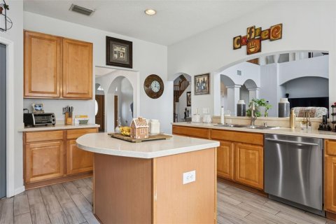 House in Tampa, Florida 5 bedrooms, 365.38 sq.m. № 2111123 - photo 19