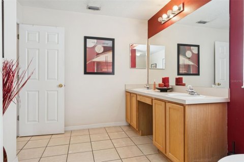 House in Tampa, Florida 5 bedrooms, 365.38 sq.m. № 2111123 - photo 30