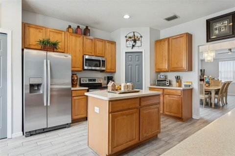 House in Tampa, Florida 5 bedrooms, 365.38 sq.m. № 2111123 - photo 18