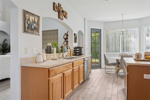 House in Tampa, Florida 5 bedrooms, 365.38 sq.m. № 2111123 - photo 16