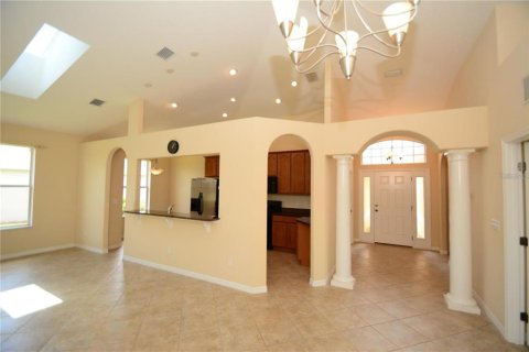 House in Palm Coast, Florida 3 bedrooms, 151.8 sq.m. № 1907223 - photo 2