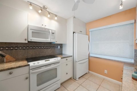 Condominio en venta en Saint Petersburg, Florida, 2 dormitorios, 82.68 m2 № 1850103 - foto 11