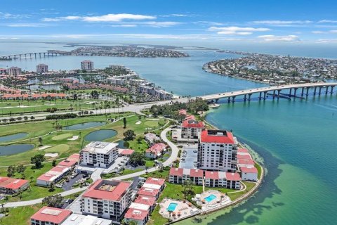 Condominio en venta en Saint Petersburg, Florida, 2 dormitorios, 82.68 m2 № 1850103 - foto 1