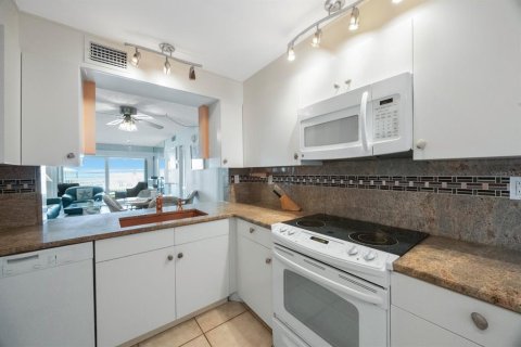 Condominio en venta en Saint Petersburg, Florida, 2 dormitorios, 82.68 m2 № 1850103 - foto 8