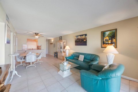 Condominio en venta en Saint Petersburg, Florida, 2 dormitorios, 82.68 m2 № 1850103 - foto 15