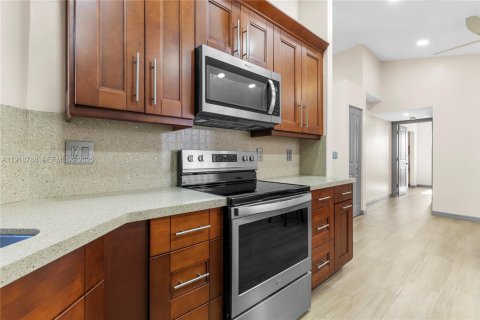 House in Dania Beach, Florida 3 bedrooms, 148.18 sq.m. № 1977131 - photo 18