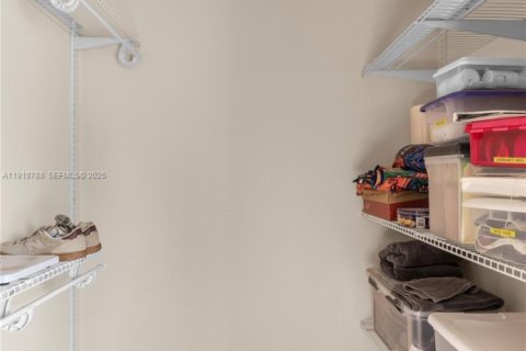 House in Dania Beach, Florida 3 bedrooms, 148.18 sq.m. № 1977131 - photo 30