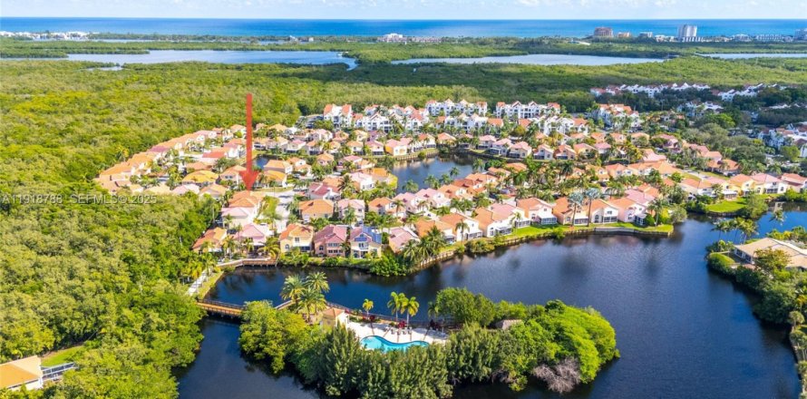 House in Dania Beach, Florida 3 bedrooms, 148.18 sq.m. № 1977131