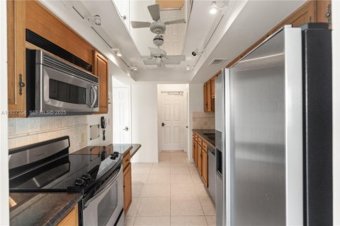 Townhouse in Hillsboro Beach, Florida 3 bedrooms, 150.32 sq.m. № 1988317 - photo 14