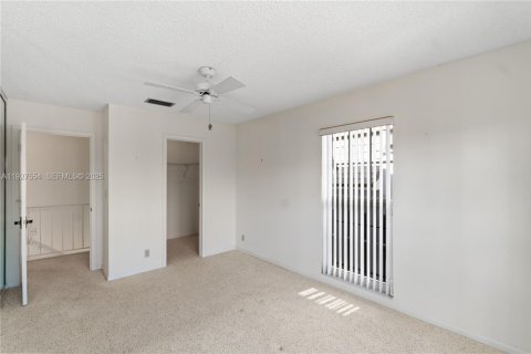 Townhouse in Hillsboro Beach, Florida 3 bedrooms, 150.32 sq.m. № 1988317 - photo 23