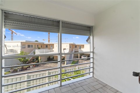 Townhouse in Hillsboro Beach, Florida 3 bedrooms, 150.32 sq.m. № 1988317 - photo 21