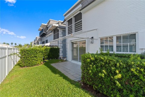 Townhouse in Hillsboro Beach, Florida 3 bedrooms, 150.32 sq.m. № 1988317 - photo 4