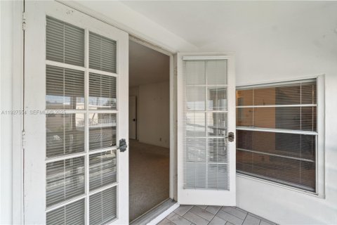 Townhouse in Hillsboro Beach, Florida 3 bedrooms, 150.32 sq.m. № 1988317 - photo 19