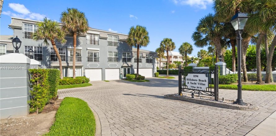 Townhouse in Hillsboro Beach, Florida 3 bedrooms, 150.32 sq.m. № 1988317