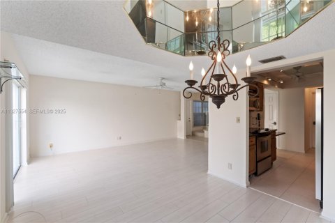 Townhouse in Hillsboro Beach, Florida 3 bedrooms, 150.32 sq.m. № 1988317 - photo 11