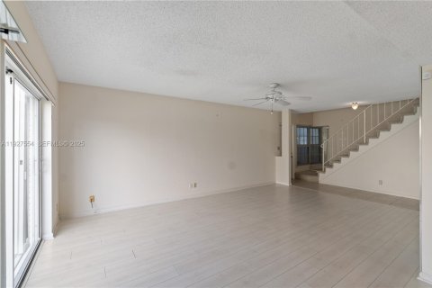 Townhouse in Hillsboro Beach, Florida 3 bedrooms, 150.32 sq.m. № 1988317 - photo 9