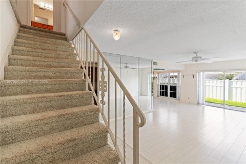 Townhouse in Hillsboro Beach, Florida 3 bedrooms, 150.32 sq.m. № 1988317 - photo 18