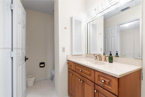 Townhouse in Hillsboro Beach, Florida 3 bedrooms, 150.32 sq.m. № 1988317 - photo 27