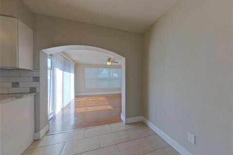 House in Dunedin, Florida 2 bedrooms, 117.06 sq.m. № 1872957 - photo 4