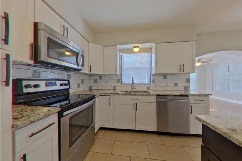 House in Dunedin, Florida 2 bedrooms, 117.06 sq.m. № 1872957 - photo 7