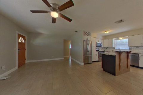 House in Dunedin, Florida 2 bedrooms, 117.06 sq.m. № 1872957 - photo 2