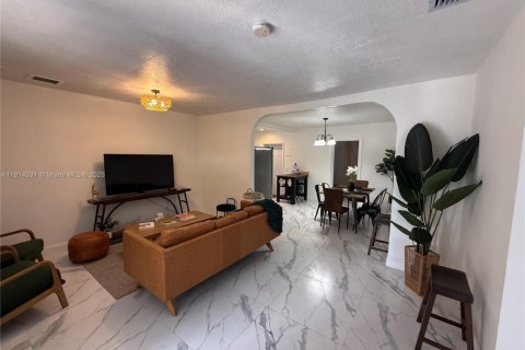 Купить виллу или дом в Майами, Флорида 4 спальни, 129.51м2, № 1969944 - фото 3