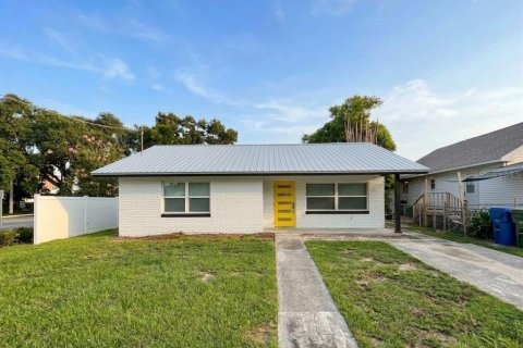 Apartment in Winter Haven, Florida 2 bedrooms, 100.52 sq.m. № 2209909